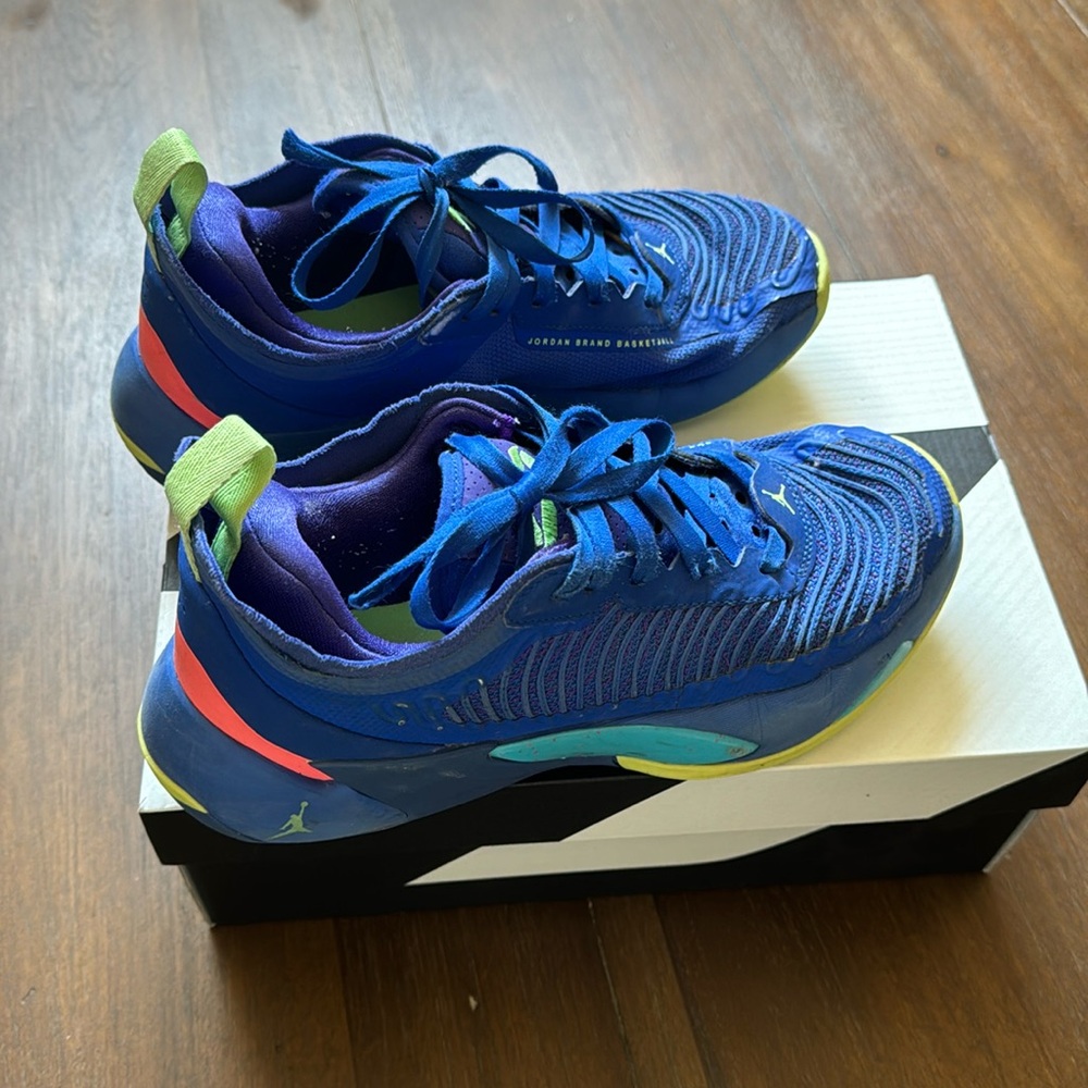 Big Kids Sz 6.5 Jordan Luka 1 (GS) baseball shoes